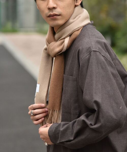 SHIPS（シップス）の「SHIPS: カシミヤ ダブルフェイス パネル マフラー（マフラー・メンズ・ブラック/ベージュ/ネイビー/ブルー/グリーン・ONE SIZE）」の11枚目の写真