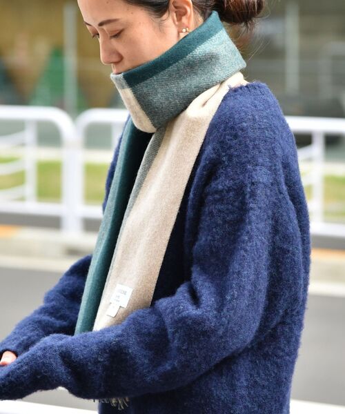 SHIPS（シップス）の「SHIPS: カシミヤ ダブルフェイス パネル マフラー（マフラー・メンズ・ブラック/ベージュ/ネイビー/ブルー/グリーン・ONE SIZE）」の16枚目の写真