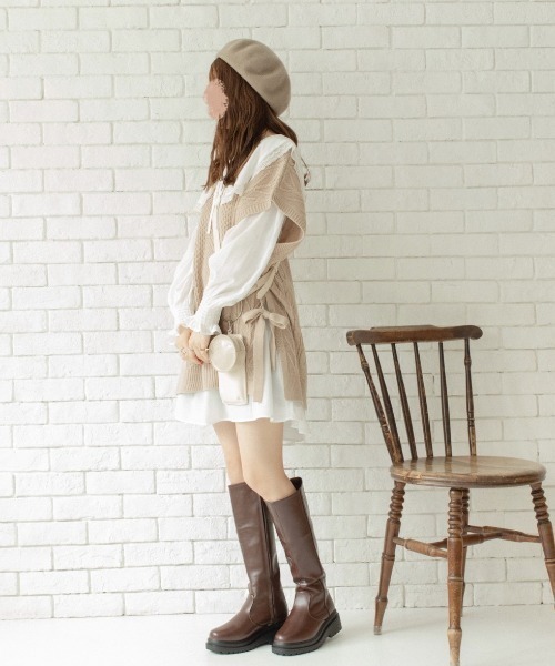 Mysa&Liina by yuririn(ミーサリーナバイユリリン)の「BIG衿ブラウス×ニットベストセット(ベスト・レディース・ブラウン/グレイッシュベージュ/ベージュ・M)」の5枚目の写真