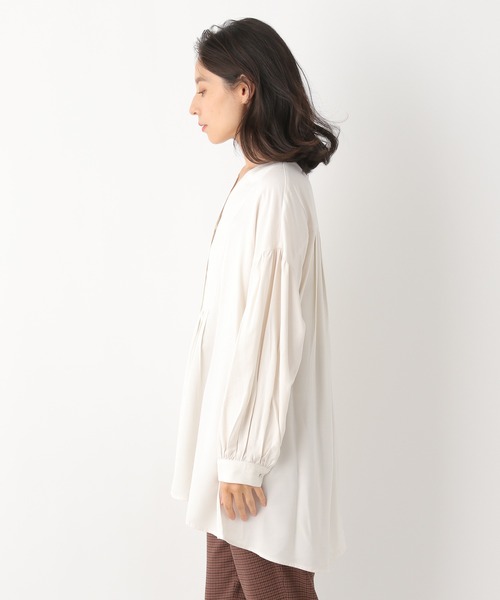 LEPSIM（レプシィム）の「タックデザインブラウス　229724（シャツ/ブラウス・レディース・チャコールグレー/オフホワイト/ラベンダー・FREE）」の4枚目の写真