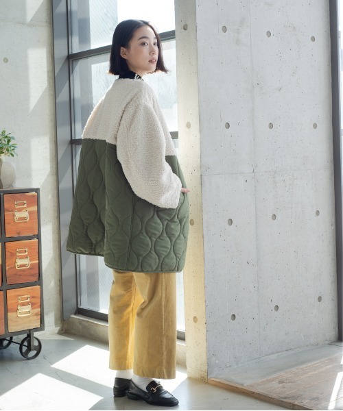 Meli rich(メリーリッチ)の「マットタフタ×ボア切替M65ショートコート(ミリタリージャケット・レディース・ブラック/アイボリー/カーキ/ベージュ系その他/グリーン系その他/グレイッシュベージュ/カーキ系2/カーキ系/ブラック系/ホワイト/ベージュ系/ベージュ系2・MEDIUM)」の21枚目の写真