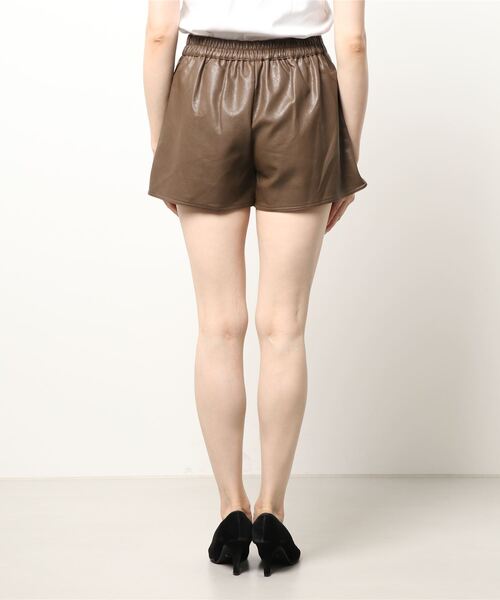 ACYM（アシーム）の「Tuck eco leather short パンツ（その他