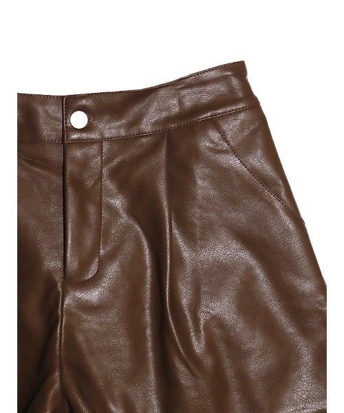 ACYM（アシーム）の「Tuck eco leather short パンツ（その他