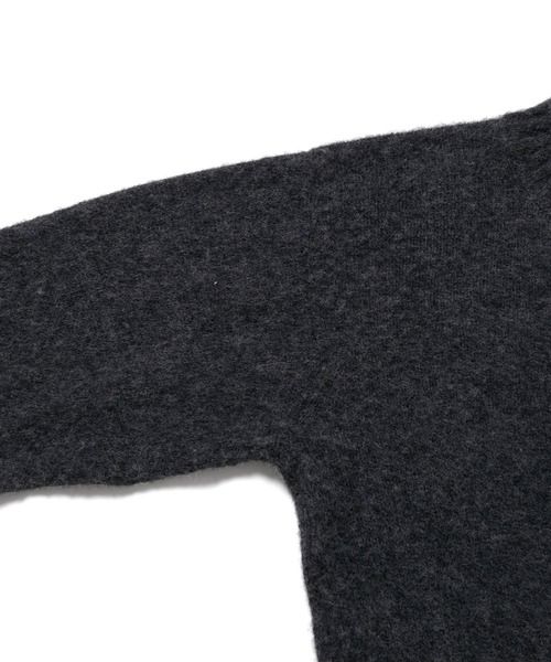 Laurence J Smith（ローレンスジェイスミス）の「【Laurence J Smith】SIDE SEAM CREWNECK LS SWEATER（ニット/セーター・メンズ・サックスブルー/チャコールグレー/ピンク・L）」の8枚目の写真