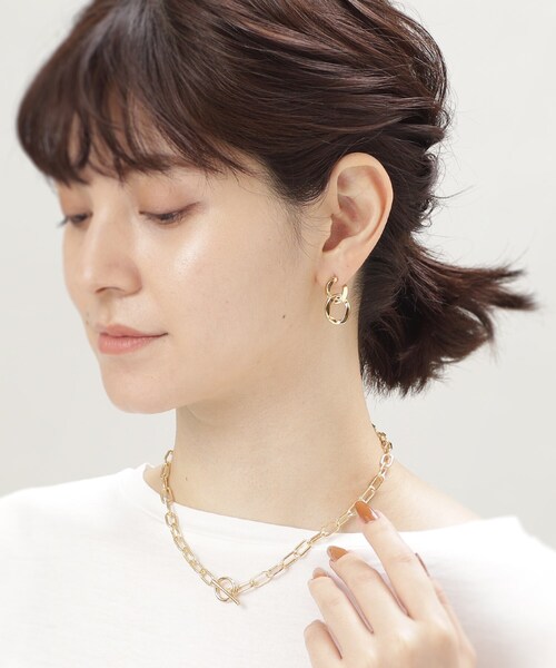 COCOSHNIK ONKITSCH(ココシュニックオンキッチュ)の「シルバー チェーンピアス カーブチェーンダブル GP(ピアス(両耳用)・レディース・ホワイト系その他7・00)」の5枚目の写真
