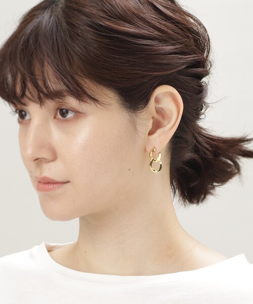 COCOSHNIK ONKITSCH(ココシュニックオンキッチュ)の「シルバー チェーンピアス カーブチェーンダブル GP(ピアス(両耳用)・レディース・ホワイト系その他7・00)」の12枚目の写真