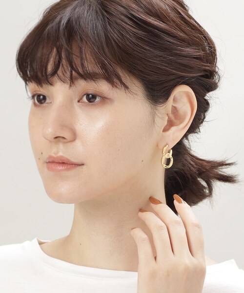 COCOSHNIK ONKITSCH(ココシュニックオンキッチュ)の「シルバー チェーンピアス カーブチェーンダブル GP(ピアス(両耳用)・レディース・ホワイト系その他7・00)」の11枚目の写真