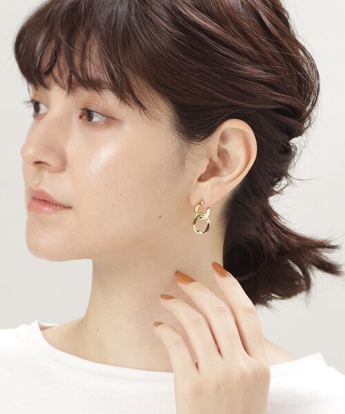 COCOSHNIK ONKITSCH(ココシュニックオンキッチュ)の「シルバー チェーンピアス カーブチェーンダブル GP(ピアス(両耳用)・レディース・ホワイト系その他7・00)」の10枚目の写真