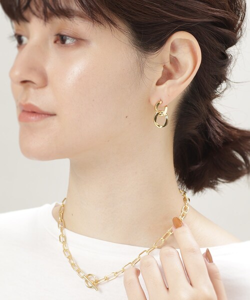 COCOSHNIK ONKITSCH(ココシュニックオンキッチュ)の「シルバー チェーンピアス カーブチェーンダブル GP(ピアス(両耳用)・レディース・ホワイト系その他7・00)」の7枚目の写真