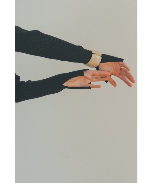 CLANE（クラネ）の「W FACE POWER SHOULDER KNIT TOPS（ニット