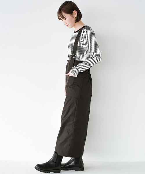 haco!（ハコ）の「欲しいのはワンパク感じゃなく大人っぽさ！着映えと着まわし力はそのまま　女性らしさをぐっとプラス！ストレートシルエットのサロペットスカート by who made me（サロペット/オーバーオール・レディース・ブラック・SMALL/X-LARGE/MEDIUM/LARGE）」の7枚目の写真