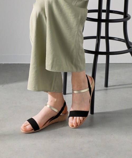 GAIMO（ガイモ）の「バイカラーストラップサンダル/NEPAL-WS（サンダル・レディース・ブラック/ベージュ/シルバー/パイソン/ピンク/グレー・35/36/37/38/39）」の2枚目の写真