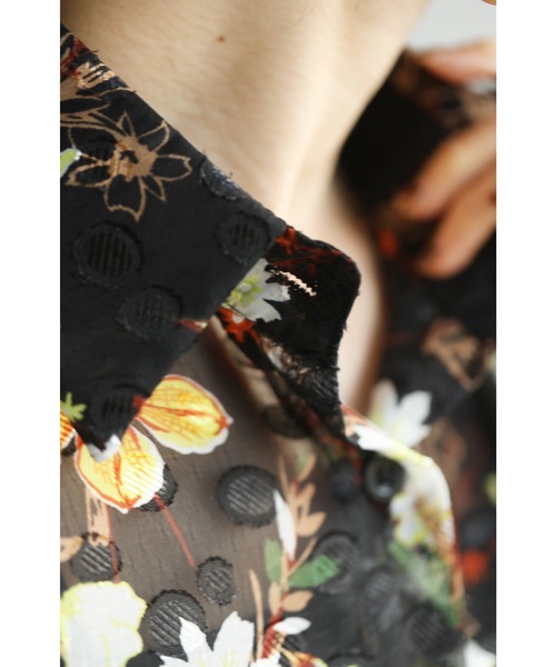 cawaii(カワイイ)の「(黒)ドットとお花の柄合わせシアーブラウストップス(シャツ/ブラウス・レディース・ブラック・FREE)」の7枚目の写真