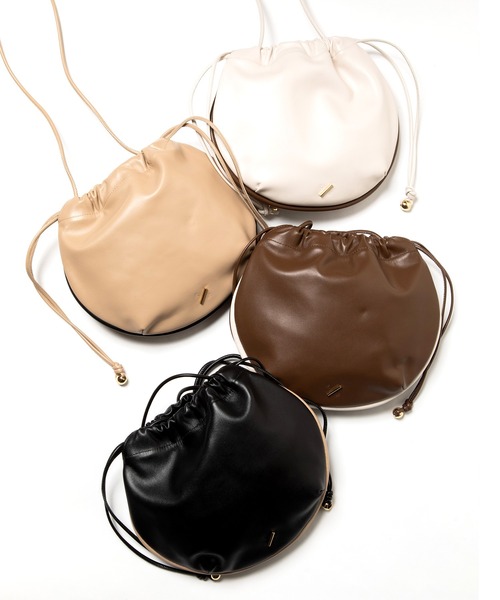 R/b nestle to BEAURE(アールビー)の「Rb カウレザー 2tone Round Drawstring Shoulder(ショルダーバッグ・レディース・ブラウン/ブラック/ベージュ/アイボリー・FREE)」の19枚目の写真
