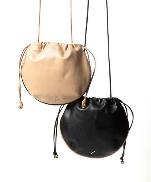 R/b nestle to BEAURE(アールビー)の「Rb カウレザー 2tone Round Drawstring Shoulder(ショルダーバッグ・レディース・ブラウン/ブラック/ベージュ/アイボリー・FREE)」の21枚目の写真