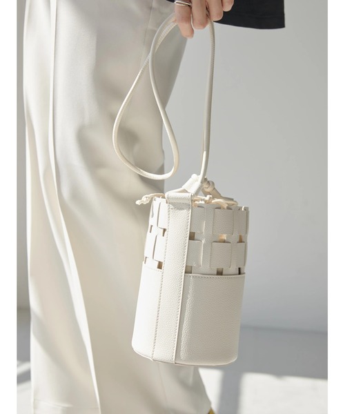 AMERICAN HOLIC（アメリカンホリック）の「ハーフメッシュバケットバッグ（ショルダーバッグ・レディース・ライトブルー/ブラック/ブラウン/アイボリー・FREE）」の2枚目の写真