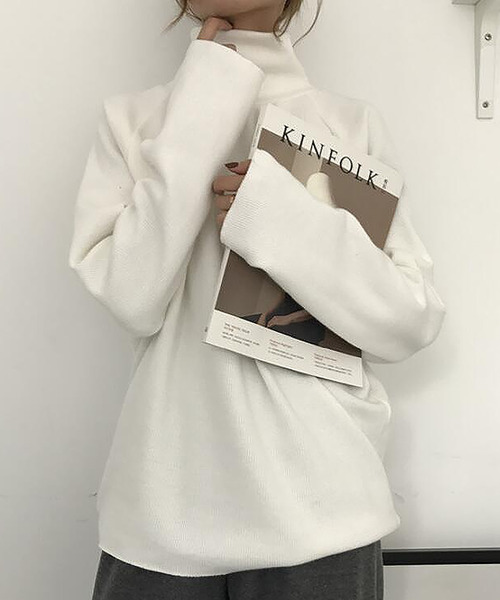 Girly Doll(ガーリードール)の「シンプルハイネックカットソー(Tシャツ/カットソー・レディース・ベージュ/レッド/キャメル/ブラック/ホワイト・F)」の2枚目の写真