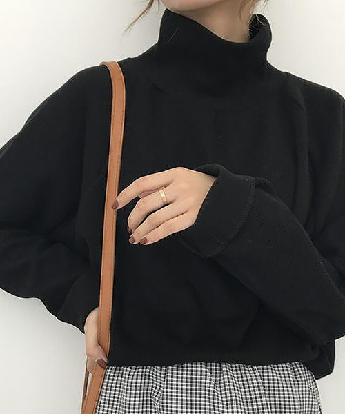 Girly Doll(ガーリードール)の「シンプルハイネックカットソー(Tシャツ/カットソー・レディース・ベージュ/レッド/キャメル/ブラック/ホワイト・F)」の3枚目の写真