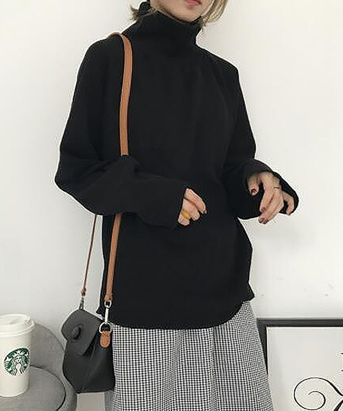 Girly Doll(ガーリードール)の「シンプルハイネックカットソー(Tシャツ/カットソー・レディース・ベージュ/レッド/キャメル/ブラック/ホワイト・F)」の6枚目の写真