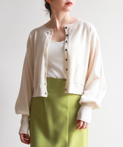 feepur(フェピュール)の「配色ボタンクルーニットカーディガン(カーディガン/ボレロ・レディース・オフホワイト/ピンク/ブラック/グリーン/ホワイト×ブラック/ブルー・MEDIUM)」の2枚目の写真