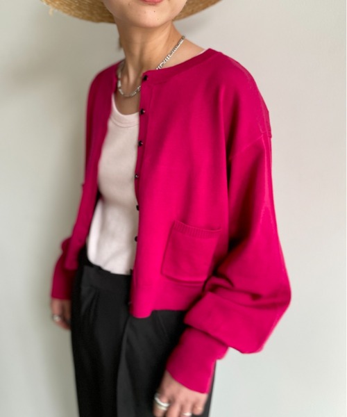 feepur(フェピュール)の「配色ボタンクルーニットカーディガン(カーディガン/ボレロ・レディース・オフホワイト/ピンク/ブラック/グリーン/ホワイト×ブラック/ブルー・MEDIUM)」の6枚目の写真