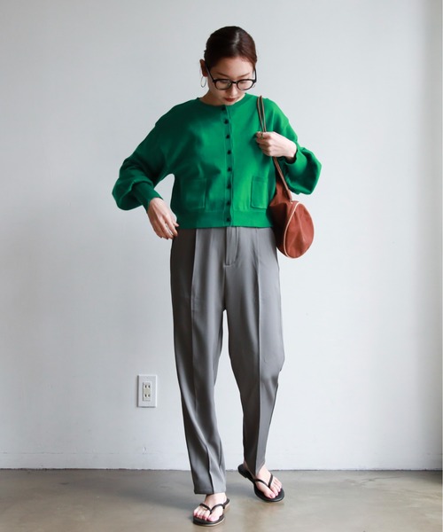 feepur(フェピュール)の「配色ボタンクルーニットカーディガン(カーディガン/ボレロ・レディース・オフホワイト/ピンク/ブラック/グリーン/ホワイト×ブラック/ブルー・MEDIUM)」の12枚目の写真