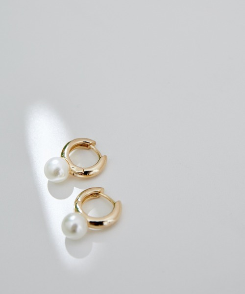 ADAM ET ROPE'(アダムエロペ)の「【LES BIJOUX】パールフープピアス(ピアス(両耳用)・レディース・ゴールド・FREE)」の1枚目の写真