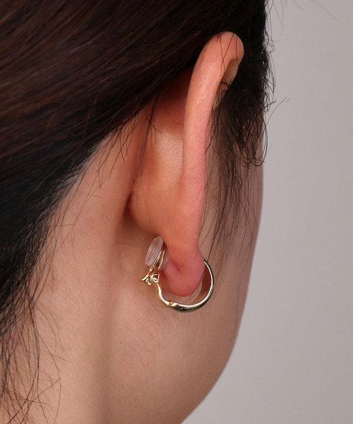 Manon's Selection(マノンズセレクション)の「シンプルフープイヤリング5mm(イヤリング・レディース・ゴールド/シルバー・ONE SIZE)」の4枚目の写真