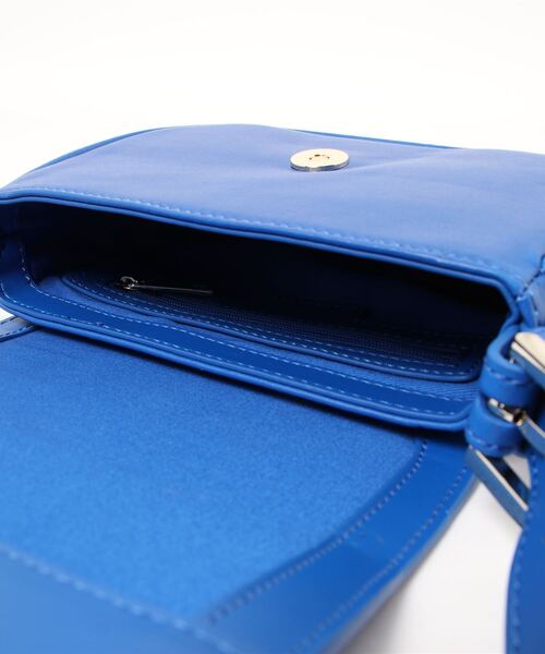 Ted Baker（テッドベーカー）の「BAGIRA カーブバゲット クロスボディバッグ（ショルダーバッグ・レディース・ブラック/ブルー/ナチュラル・O/S）」の6枚目の写真