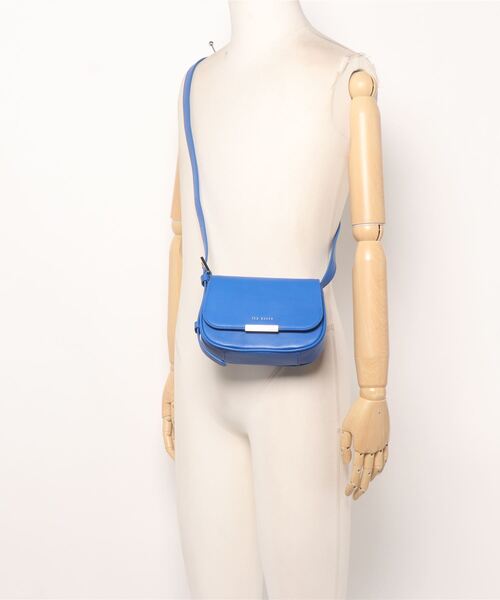 Ted Baker（テッドベーカー）の「BAGIRA カーブバゲット クロスボディバッグ（ショルダーバッグ・レディース・ブラック/ブルー/ナチュラル・O/S）」の5枚目の写真