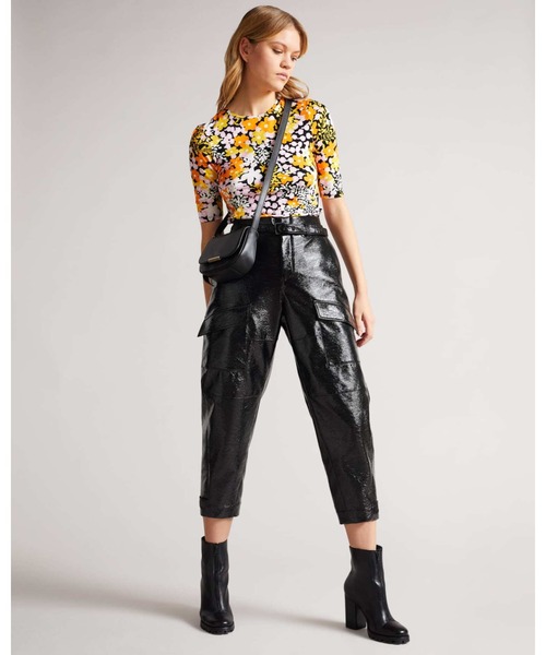 Ted Baker（テッドベーカー）の「BAGIRA カーブバゲット クロスボディバッグ（ショルダーバッグ・レディース・ブラック/ブルー/ナチュラル・O/S）」の12枚目の写真