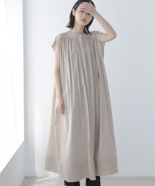 LAKOLE（ラコレ）の「ギャザースリーブレスワンピース / 281673（ワンピース・レディース・ブラック/ライトベージュ/グリーン・SMALL/MEDIUM）」の2枚目の写真