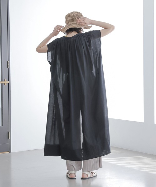 LAKOLE（ラコレ）の「ギャザースリーブレスワンピース / 281673（ワンピース・レディース・ブラック/ライトベージュ/グリーン・SMALL/MEDIUM）」の18枚目の写真