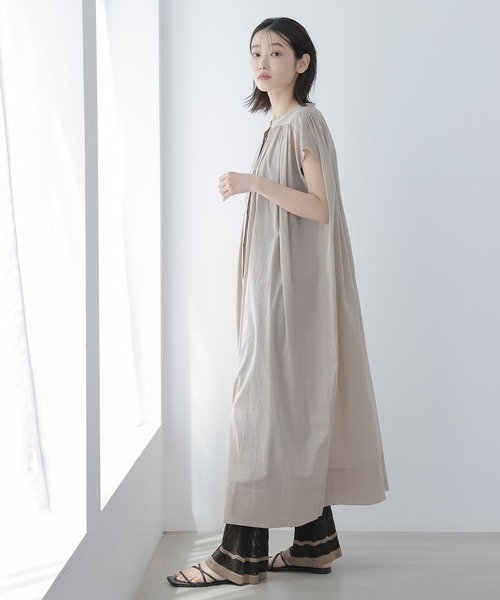 LAKOLE（ラコレ）の「ギャザースリーブレスワンピース / 281673（ワンピース・レディース・ブラック/ライトベージュ/グリーン・SMALL/MEDIUM）」の14枚目の写真