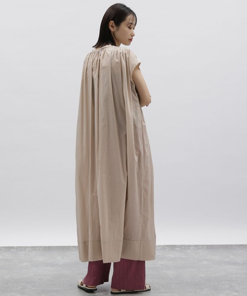 LAKOLE（ラコレ）の「ギャザースリーブレスワンピース / 281673（ワンピース・レディース・ブラック/ライトベージュ/グリーン・SMALL/MEDIUM）」の16枚目の写真