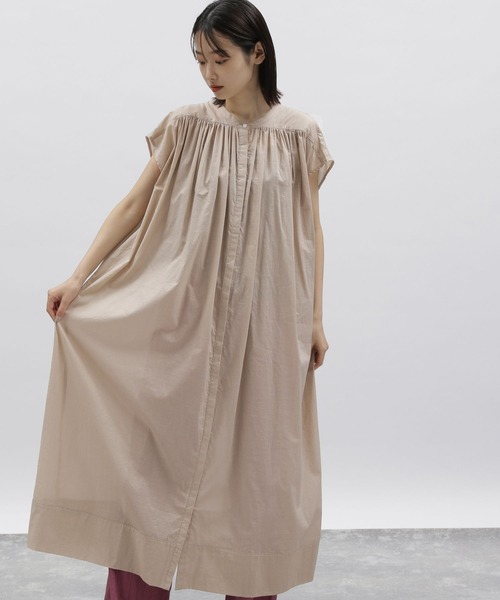 LAKOLE（ラコレ）の「ギャザースリーブレスワンピース / 281673（ワンピース・レディース・ブラック/ライトベージュ/グリーン・SMALL/MEDIUM）」の7枚目の写真