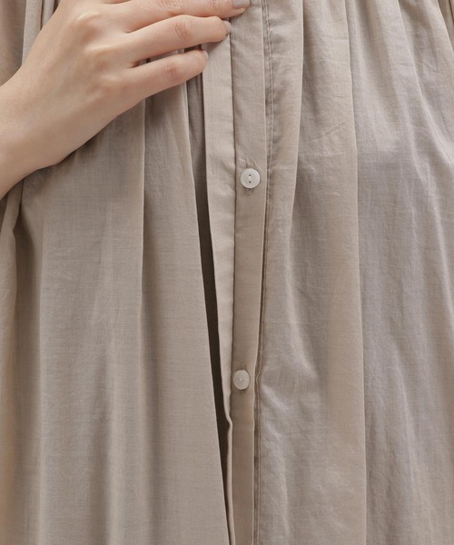 LAKOLE（ラコレ）の「ギャザースリーブレスワンピース / 281673（ワンピース・レディース・ブラック/ライトベージュ/グリーン・SMALL/MEDIUM）」の17枚目の写真