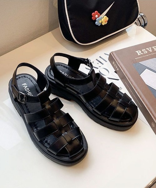 meJane（ミージェーン）の「トラックソールグルカサンダル【ZOZOTOWN限定】（サンダル・レディース・オフホワイト/ブラック・S/M/L）」の2枚目の写真