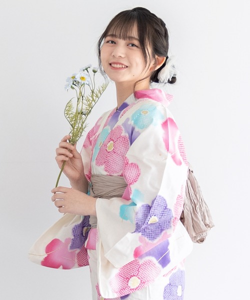 SOUBIEN（ソウビエン）の「選べるレディース浴衣2点セット （浴衣＋帯）（浴衣・レディース・ホワイト系その他/ブルー系その他/イエロー系その他/ホワイト系その他2/ブルー系その他2/イエロー系その他2/ブルーグリーン/サンドベージュ/ネイビー系2/ネイビー系1/ホワイト×レッド/ホワイト×パープル/ホワイト×ブルー/ブルー系/クリーム/ホワイト×ピンク/レッド系/ホワイト系/ホワイト系1/ネイビー系・FREE）」の6枚目の写真
