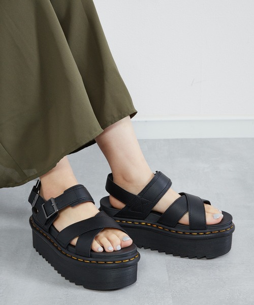 And A（アンドエー）の「Dr.Martens ドクターマーチン / Voss II Quad ヴォスII クアッド 厚底レザークロスストラップサンダル（サンダル・レディース・ホワイト/ブラック・23cm/24cm）」の5枚目の写真