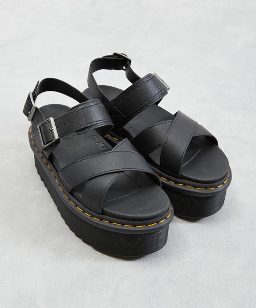 And A（アンドエー）の「Dr.Martens ドクターマーチン / Voss II Quad ヴォスII クアッド 厚底レザークロスストラップサンダル（サンダル・レディース・ホワイト/ブラック・23cm/24cm）」の8枚目の写真