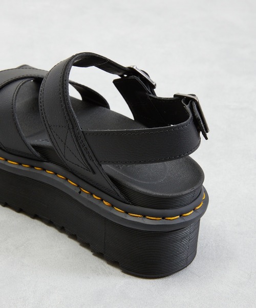 And A（アンドエー）の「Dr.Martens ドクターマーチン / Voss II Quad ヴォスII クアッド 厚底レザークロスストラップサンダル（サンダル・レディース・ホワイト/ブラック・23cm/24cm）」の18枚目の写真