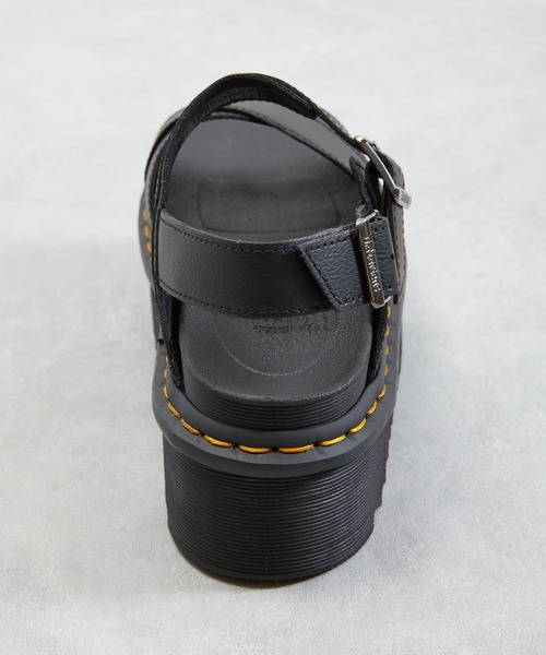 And A（アンドエー）の「Dr.Martens ドクターマーチン / Voss II Quad ヴォスII クアッド 厚底レザークロスストラップサンダル（サンダル・レディース・ホワイト/ブラック・23cm/24cm）」の19枚目の写真