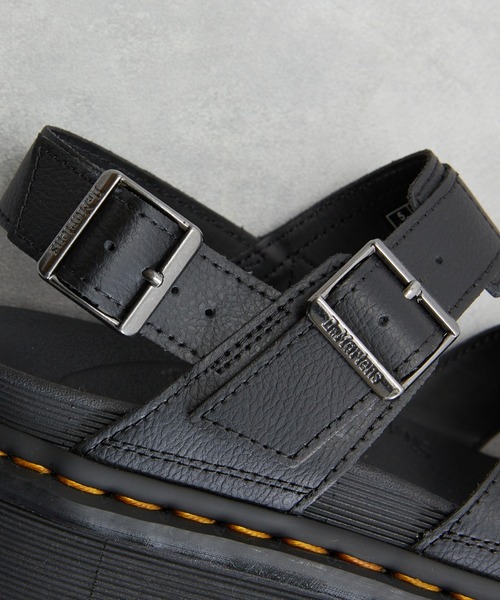 And A（アンドエー）の「Dr.Martens ドクターマーチン / Voss II Quad ヴォスII クアッド 厚底レザークロスストラップサンダル（サンダル・レディース・ホワイト/ブラック・23cm/24cm）」の21枚目の写真