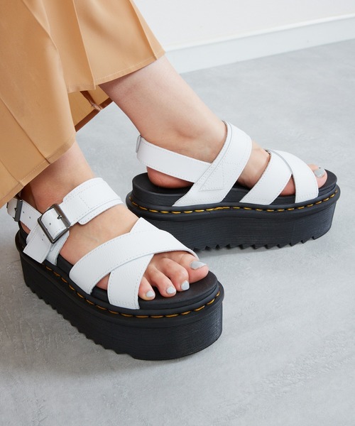 And A（アンドエー）の「Dr.Martens ドクターマーチン / Voss II Quad ヴォスII クアッド 厚底レザークロスストラップサンダル（サンダル・レディース・ホワイト/ブラック・23cm/24cm）」の22枚目の写真