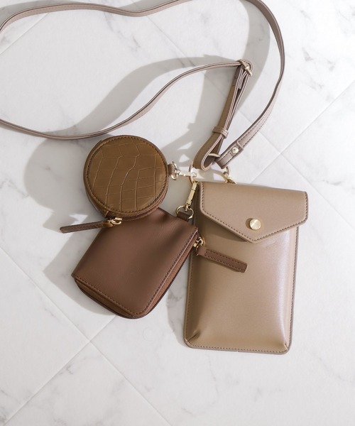 Honeys（ハニーズ）の「３連マルチショルダー（ショルダーバッグ・レディース・ブラック/グリーン/モカ/ライトベージュ/ベージュ/シルバー・FREE）」の2枚目の写真