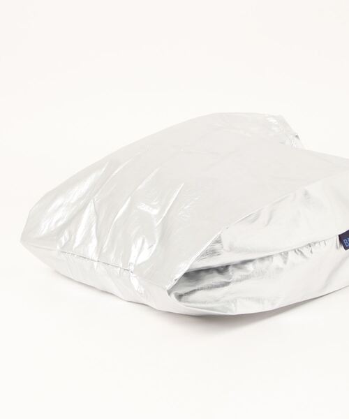 yuw（ユウ）の「ｍｅｔａｌｌｉｃ　Ｂａｂｙ　298439（エコバッグ/サブバッグ・レディース・シルバー/シルバー系その他/ブラック/その他・FREE）」の8枚目の写真