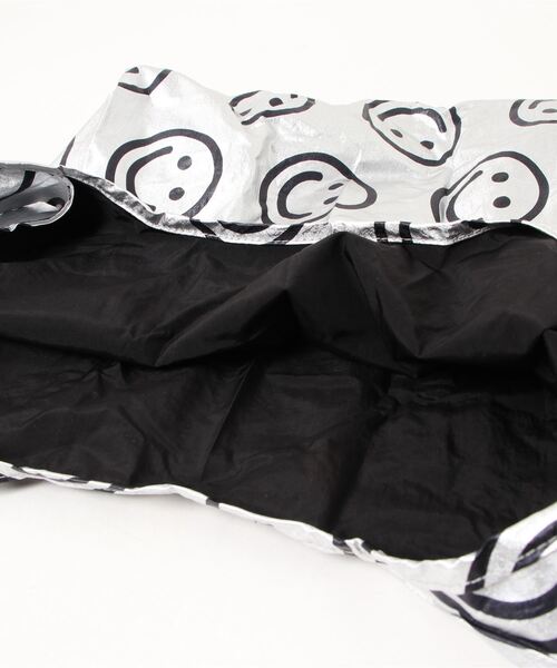 yuw（ユウ）の「ｍｅｔａｌｌｉｃ　Ｂａｂｙ　298439（エコバッグ/サブバッグ・レディース・シルバー/シルバー系その他/ブラック/その他・FREE）」の11枚目の写真