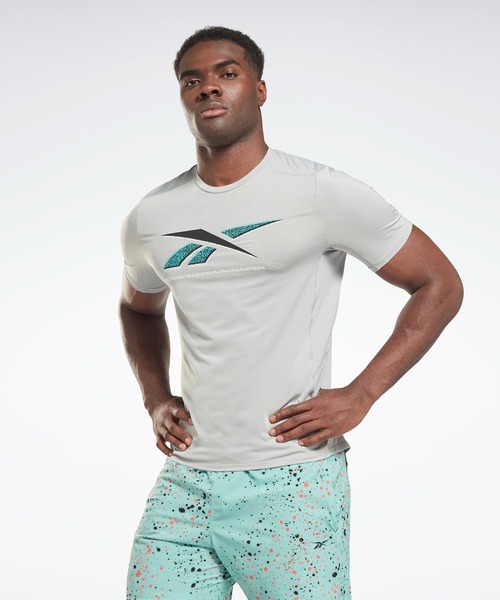 Reebok(リーボック)の「アクティブチル グラフィック アスリート Tシャツ / Activchill Graphic Athlete T-Shirt(Tシャツ/カットソー・メンズ・グレー/パープル/ブラック・SMALL/MEDIUM/LARGE/X-LARGE/XX-LARGE/X-SMALL/XXX-LARGE)」の3枚目の写真
