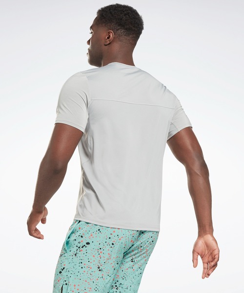 Reebok(リーボック)の「アクティブチル グラフィック アスリート Tシャツ / Activchill Graphic Athlete T-Shirt(Tシャツ/カットソー・メンズ・グレー/パープル/ブラック・SMALL/MEDIUM/LARGE/X-LARGE/XX-LARGE/X-SMALL/XXX-LARGE)」の8枚目の写真